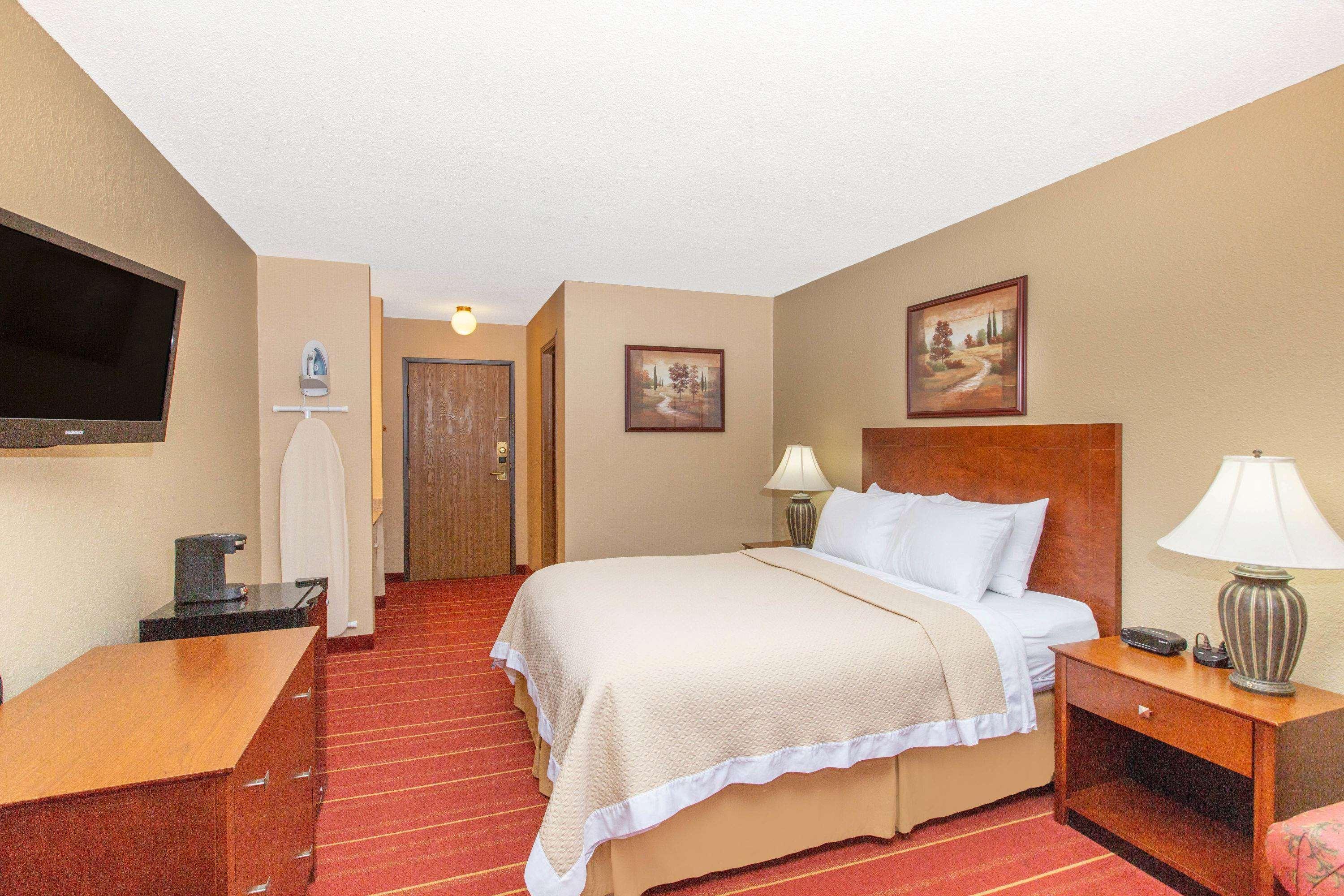 Days Inn By Wyndham Salina I-70 Exterior foto